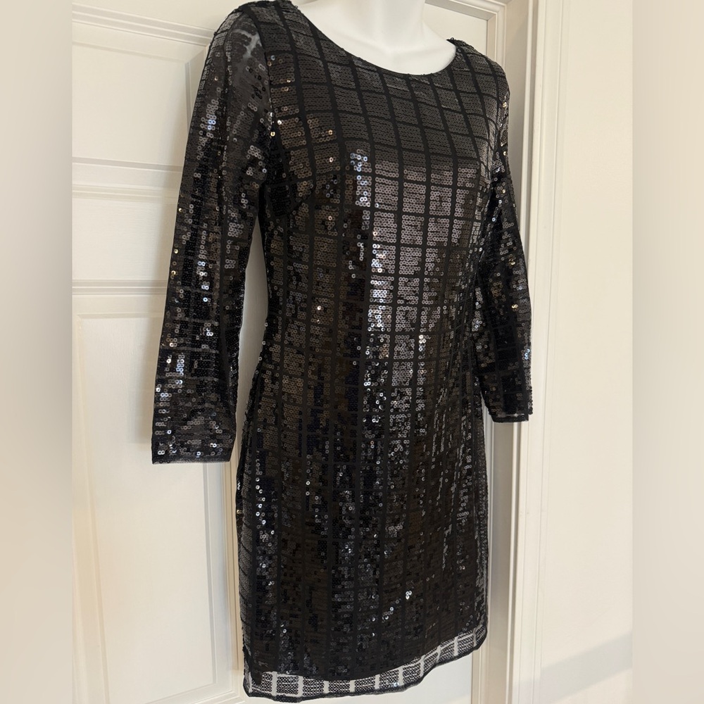 NWT Molly Bracken Black Grid Sequin 3/4 Sleeve , V-Neck Back Dress, Size Small - Picture 4 of 10